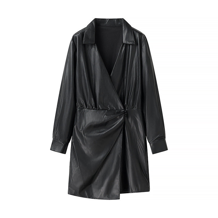Dame kunstlæderjakke med elegant drapering og praktiske knapper Stilla
