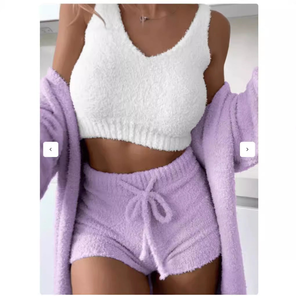 Dame hyggeligt lounge-outfit med V-hals og shorts Stilla