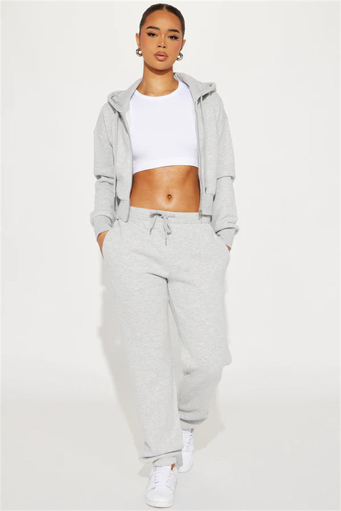 Kvinders sporty kombination af hættetrøje og sweatpants Skovae