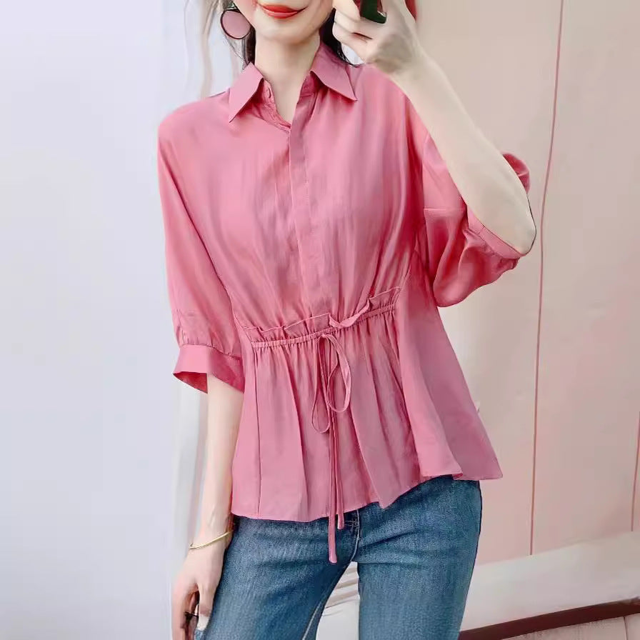Damebluse med taljerbart design og elegant bælte Stilla