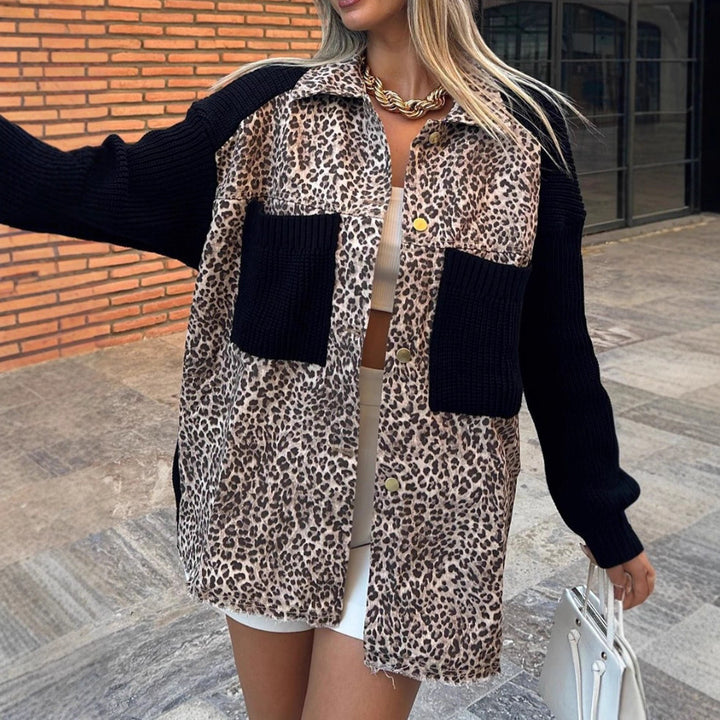 Kvinders fashionable dyreprint jakke med vævede detaljer og praktiske lommer Stilla