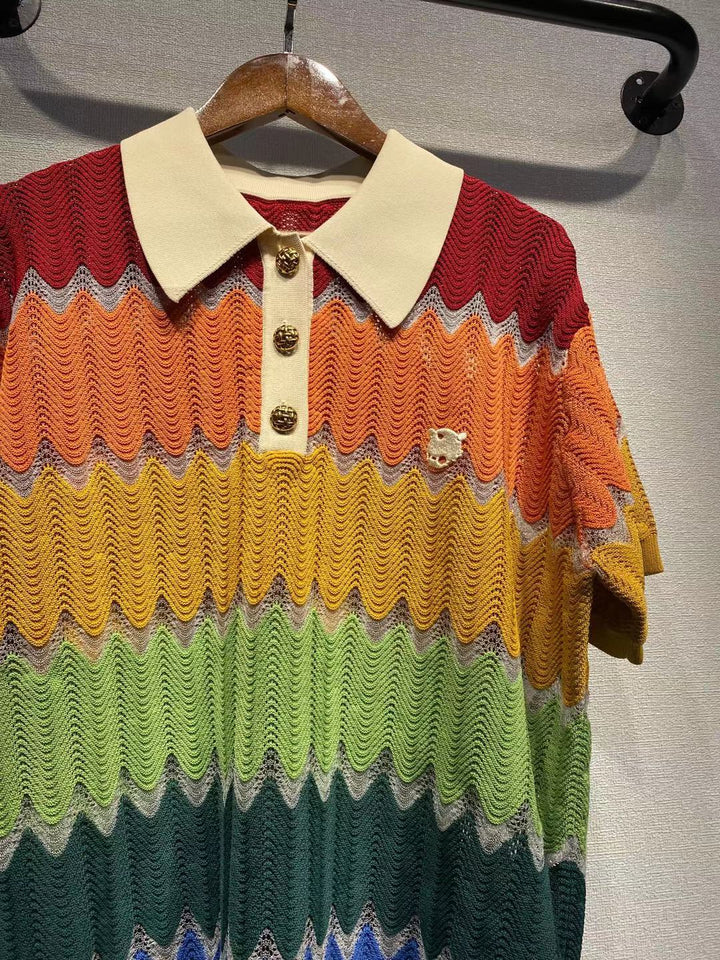 Dame poloshirt med iøjnefaldende bølgemønster og dekorative knapper Stilla