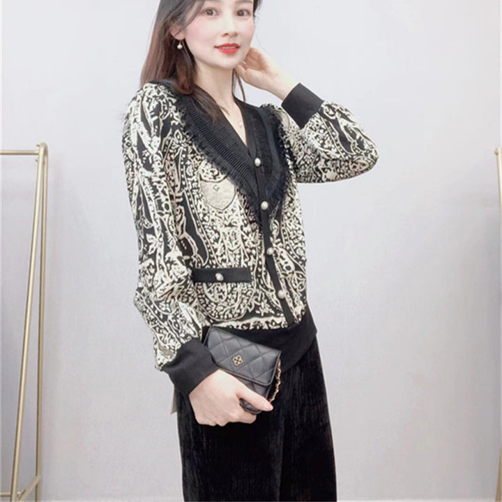 Damebluse med unik spidskrave og elegant tryk Stilla