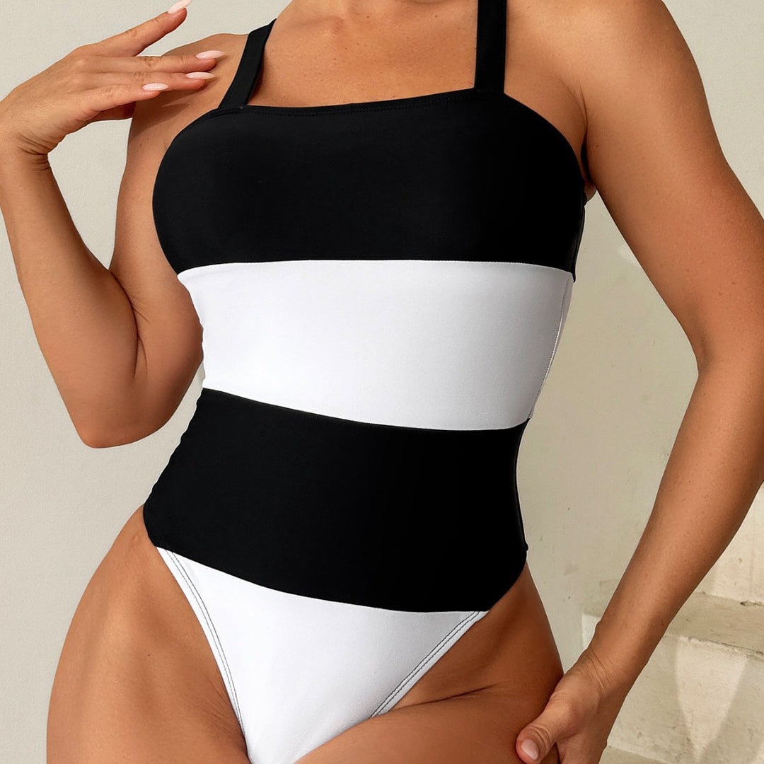 Dame one-piece svømmebadedragt med moderne blokstribet look Skovae