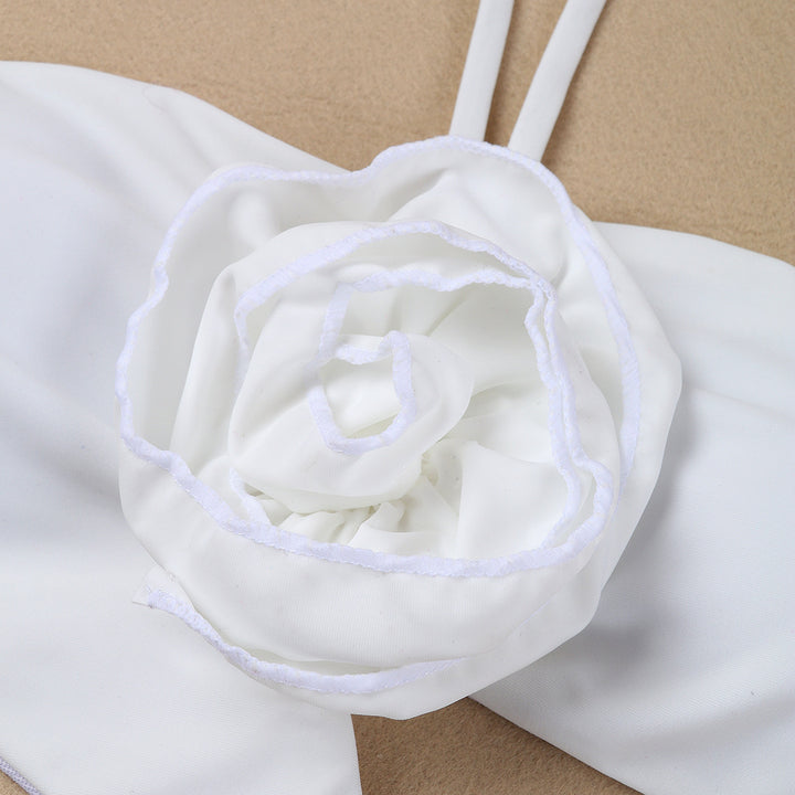 Dame badedragt med innovativt asymmetrisk design og elegant blomsterapplikation Stilla