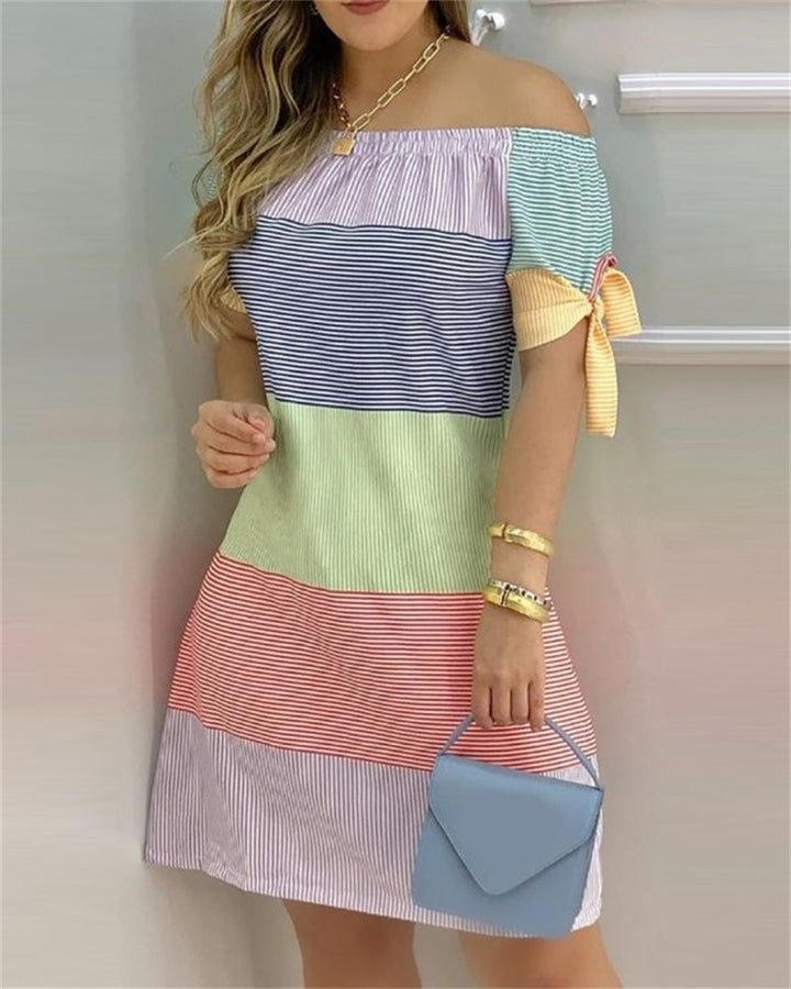 Dame Off-Shoulder Kjole med florale accenter og legende ærmer Stilla