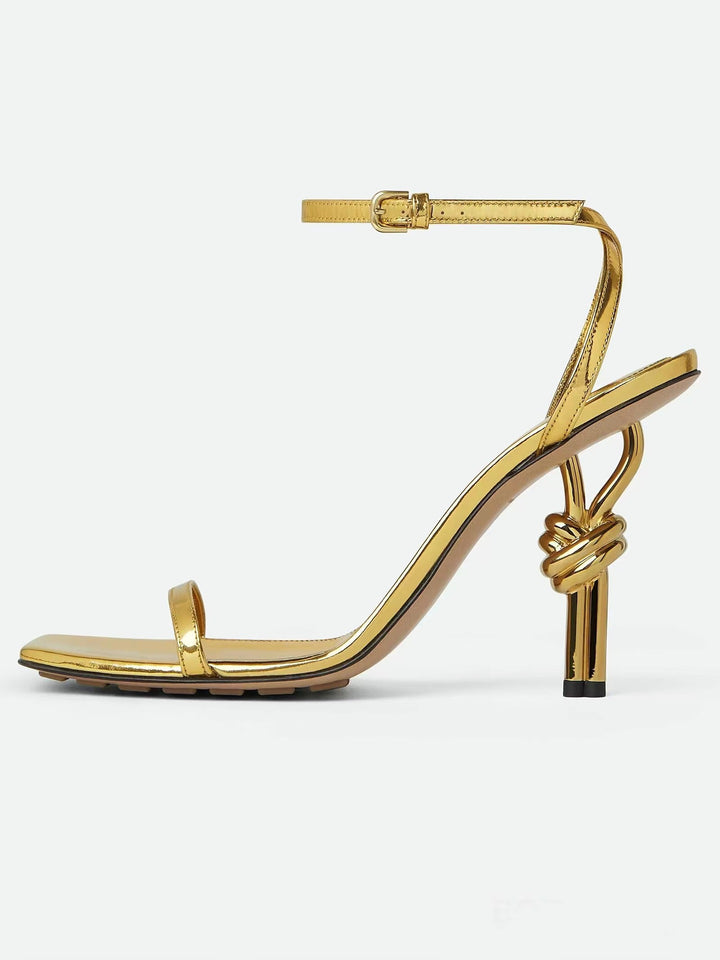 Femme High-Style Remsandaler med skulpturel knudeaccent Stilla