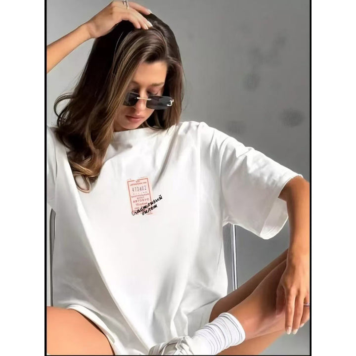Dame T-shirt med kreativ grafisk tryk og afslappet snit Stilla