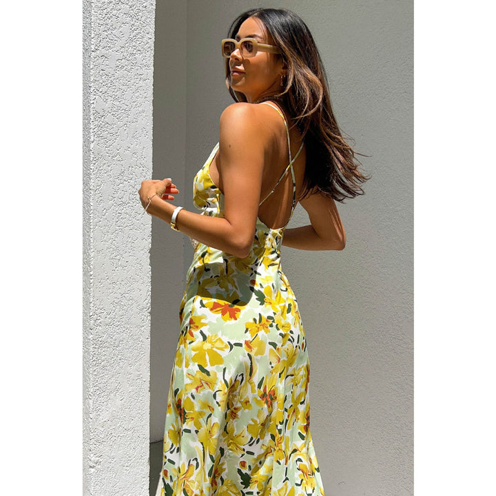 Dame Cut-Out sommerkjole med blomsterdesign og figursyet silhuet Stiila