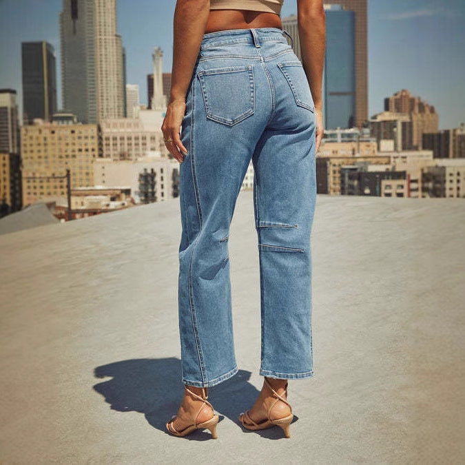 Damejeans med bred skåret ben og moderne design Stilla