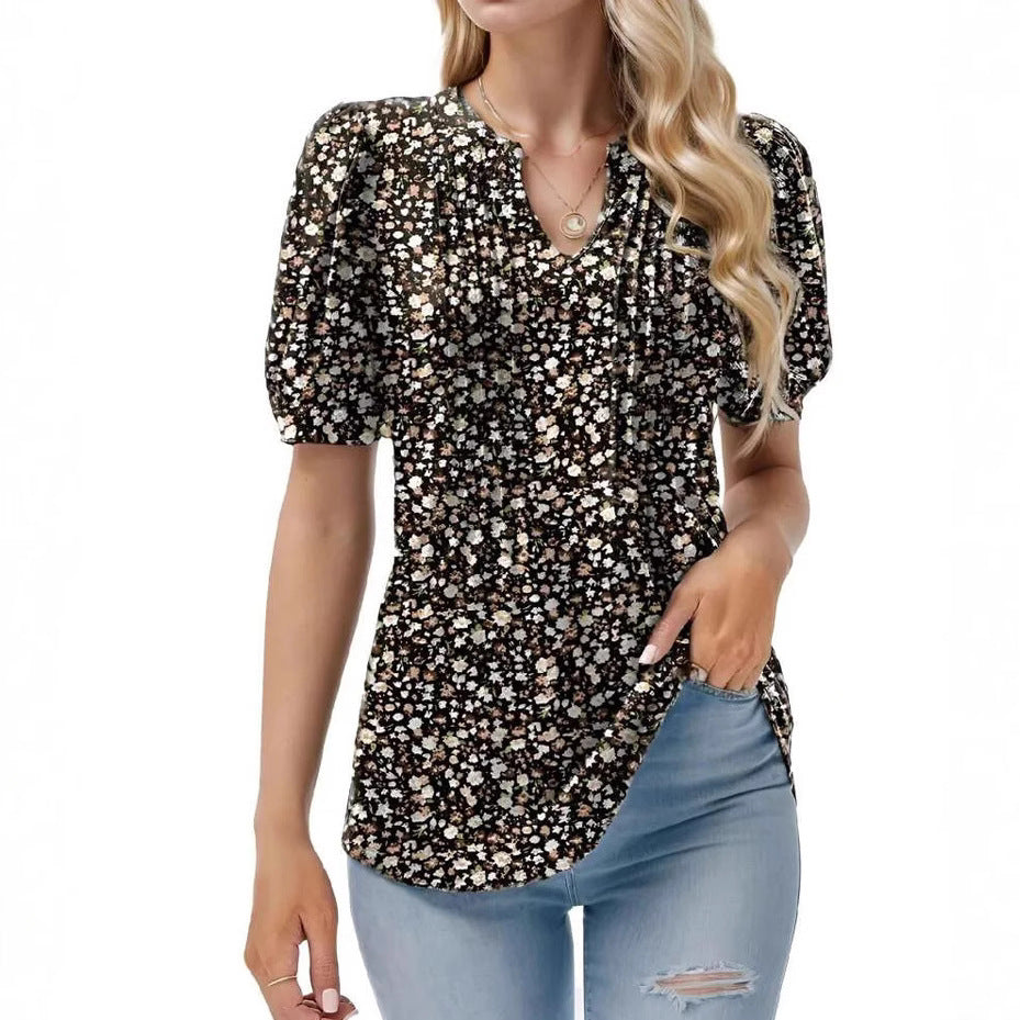 Damebluse med flæseærmer og blomsterdesign Stilla