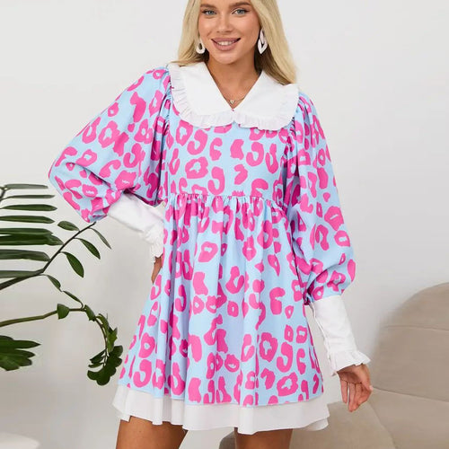 Dame minikjole med generøs krave og afslappet leopardprint Stilla