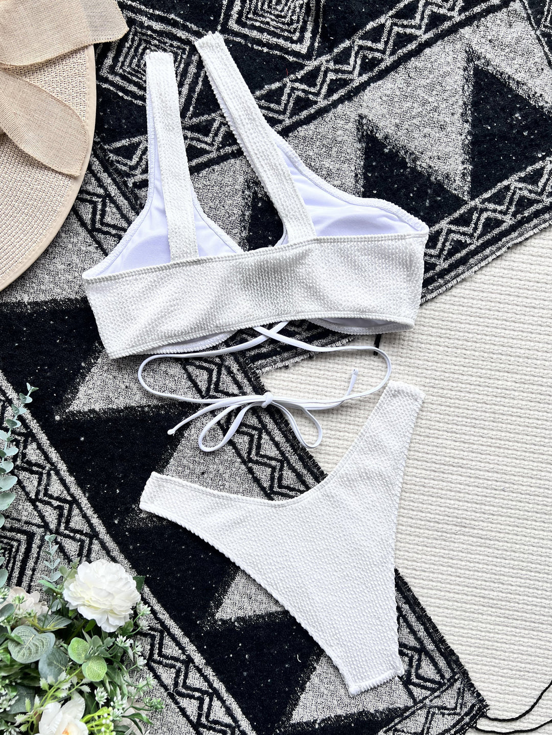 Dame Trendy Monokini med asymmetrisk snit og raffineret ringdetalje Skovae