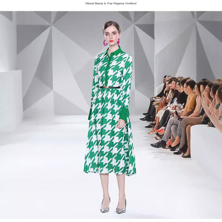 Dame knælange skjortekjole med moderne houndstooth-mønster og taljebælte Stilla