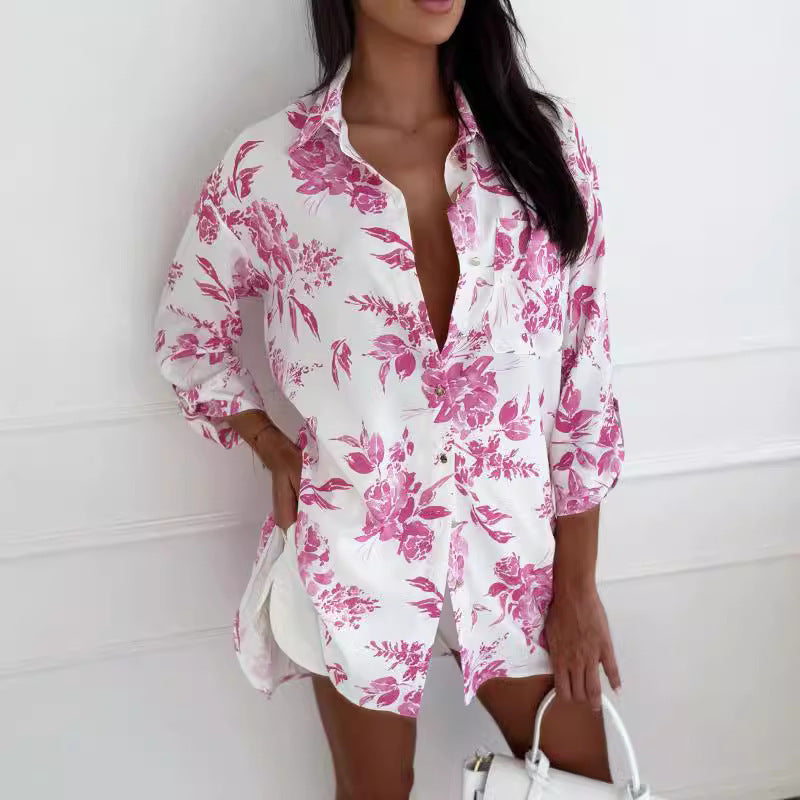 Damebluse med feminint blomsterprint og let oversized snit Stilla