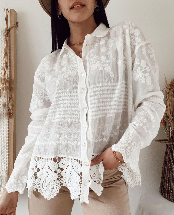 Dame elegant spids bluse med florale broderier og knaplukning Stilla