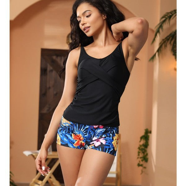 Dame Tankini-sæt med figursyet overdels og moderigtige shorts Stilla