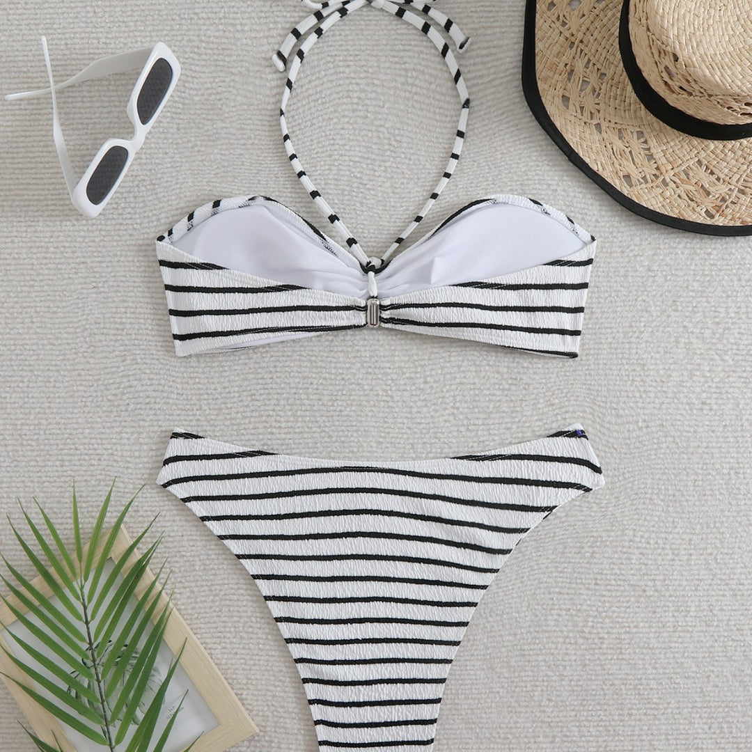Dame bandeau-bikini med moderne stribemønster og elegant knude-detalje Stilla