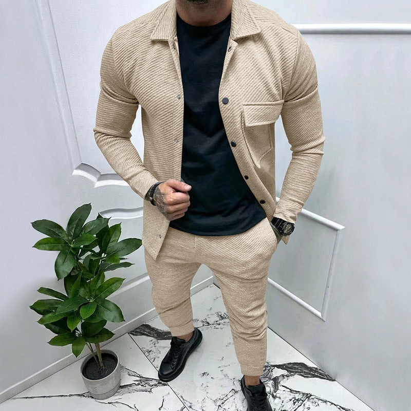 Herrer hyggeligt fritidsoutfit med struktureret overdel og elegant bukser Stilla