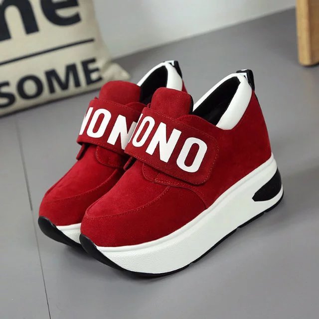 Dame Plateau Sneakers med justerbart velcro og komfortabel indersål Stilla