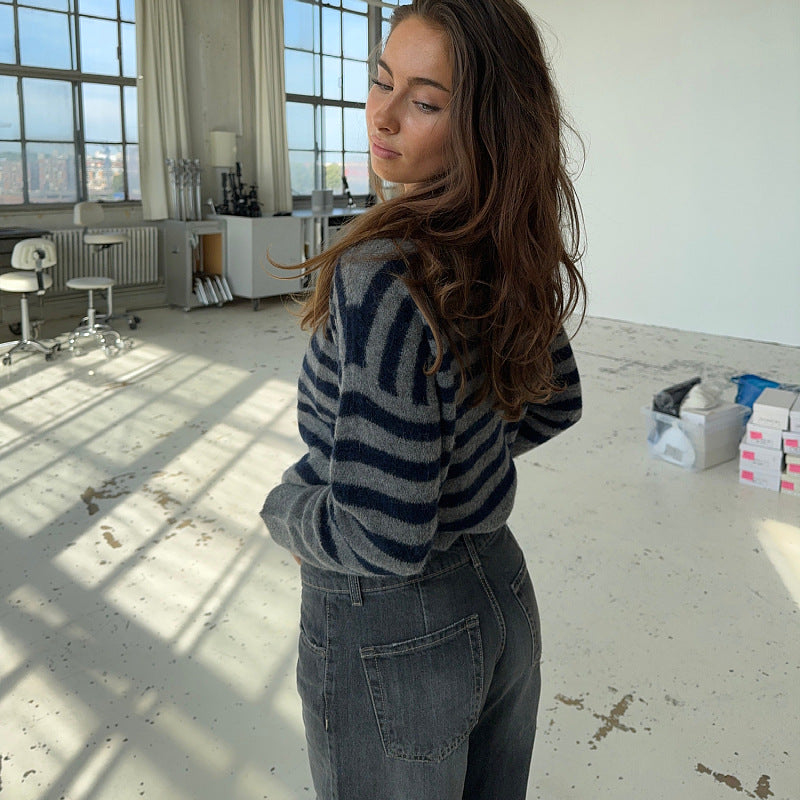 Dame strikket sweater med maritimt stribemønster Stilla