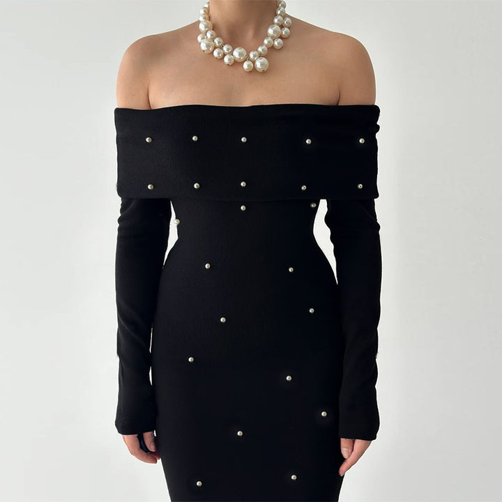 Dame off-shoulder maxikjole med elegant perleudsmykning og tætsiddende snit Skovae