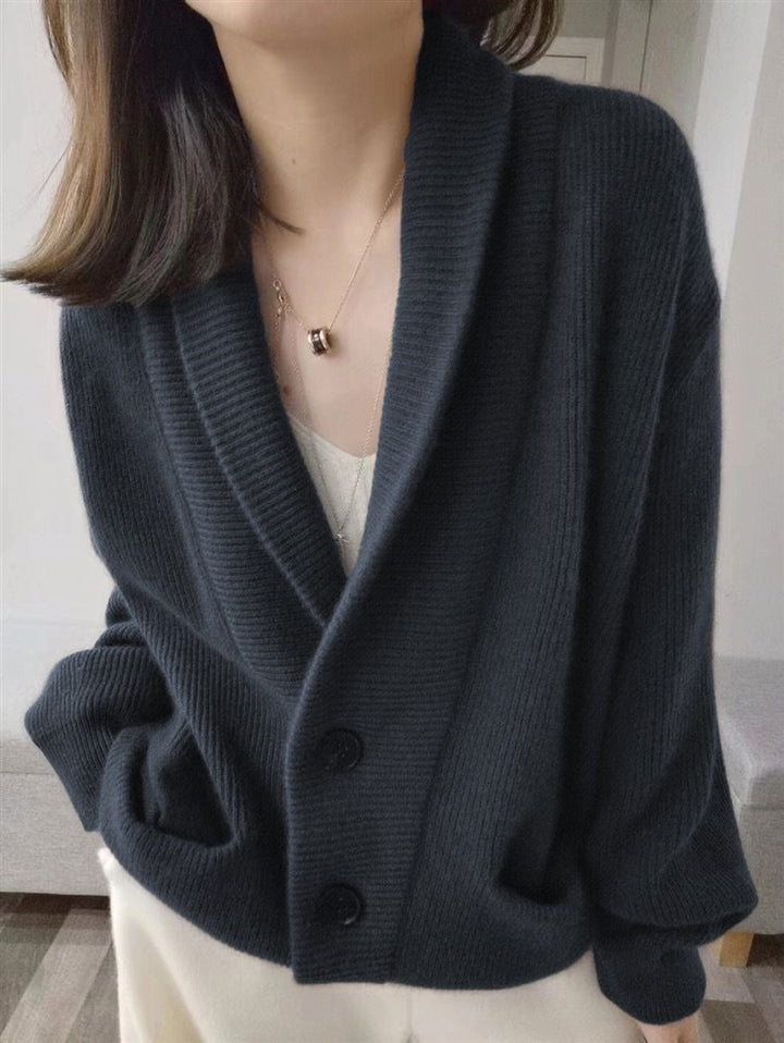Kvinders chunky strikket cardigan med en generøs skæring og klassiske klapper Stilla