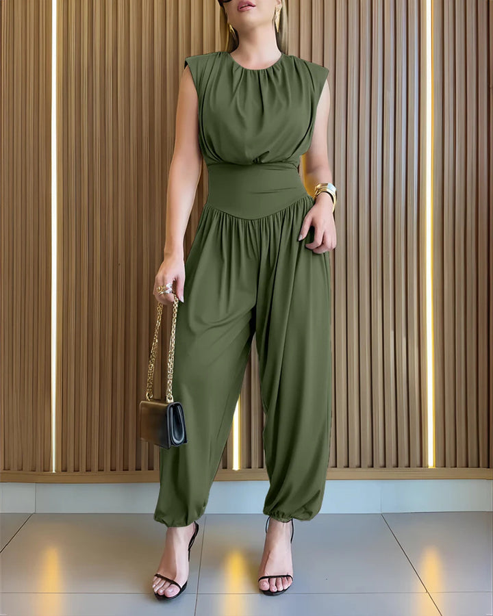 Dame moderigtig jumpsuit med elastisk taljebånd og innovativt snit Skovae