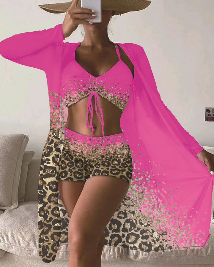 Dame strandoutfit med leopardmønster og farverigt cover-up Stilla