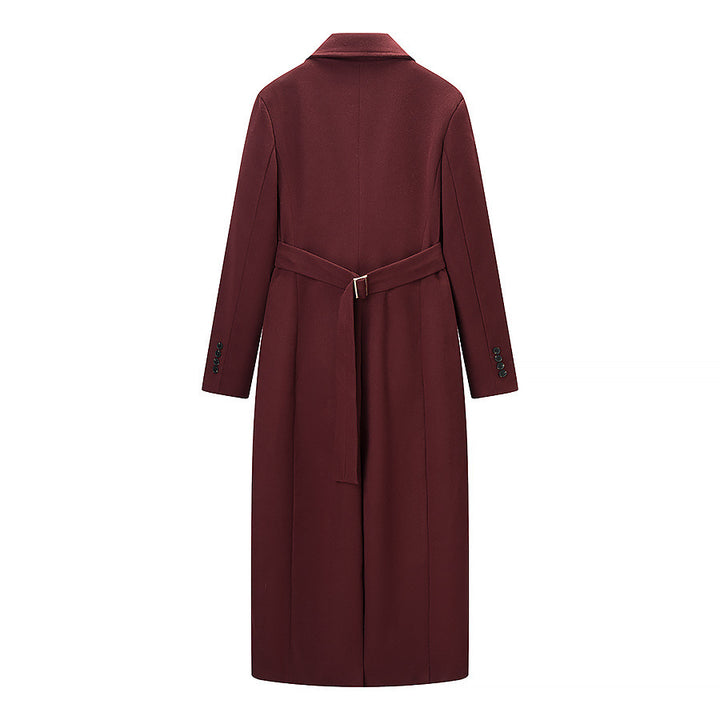 Kvinders elegante trenchcoat i minimalistisk design med praktiske lommer Stilla