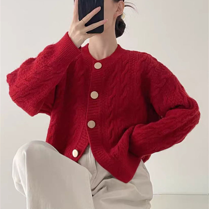 Kvinders cardigan med kabelmønster og store knapper Stilla