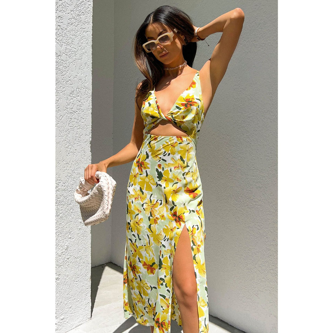 Dame Cut-Out sommerkjole med blomsterdesign og figursyet silhuet Stiila