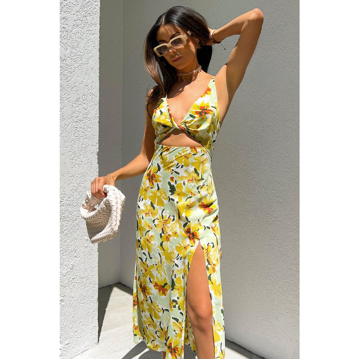 Dame Cut-Out sommerkjole med blomsterdesign og figursyet silhuet Stiila
