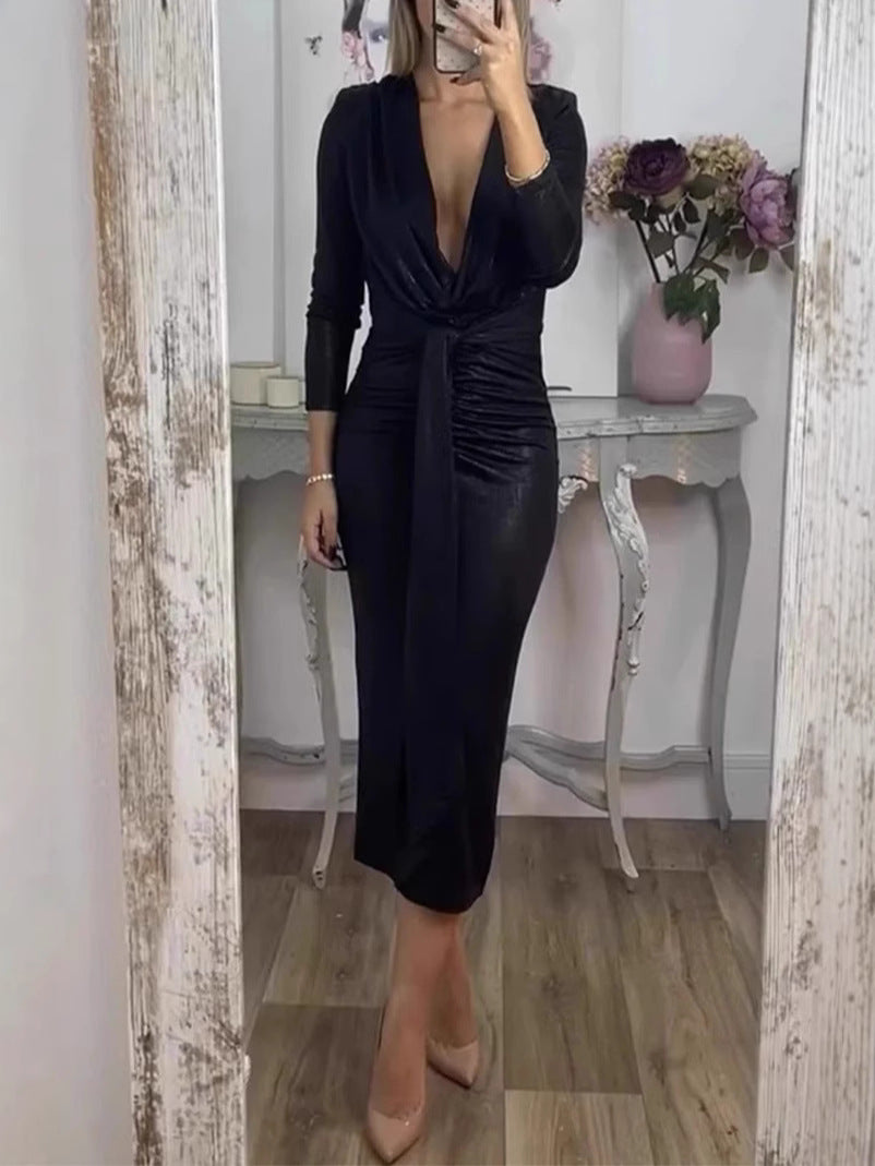Dame elegant midi-kjole med dyb V-halsudskæring og skinnende materiale Stilla