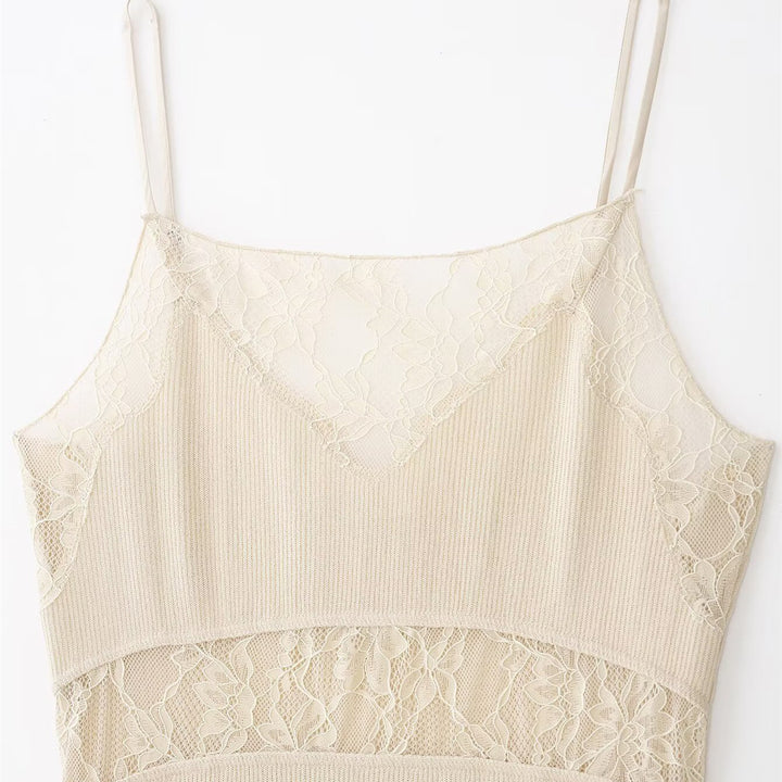 Dame spids-cami-top med sarte stropper og elegante detaljer Skovae