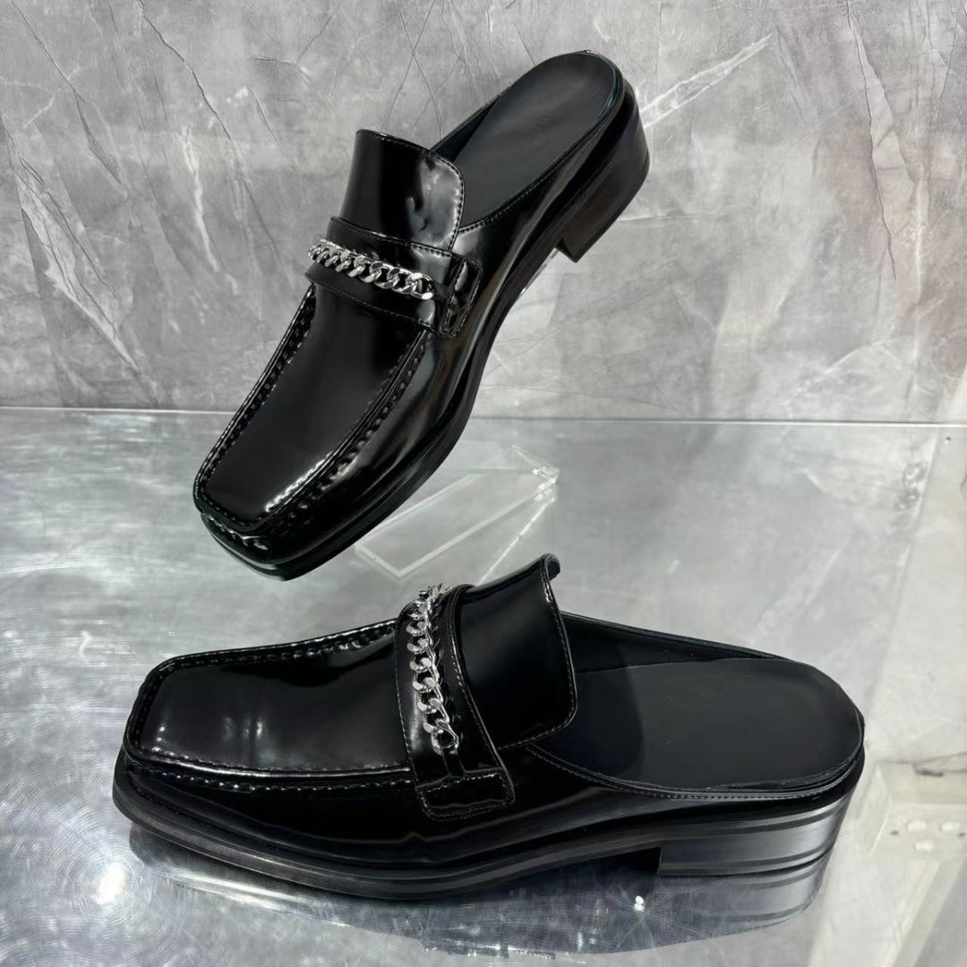 Herreslippers med dekorativ kædedetalje Stilla