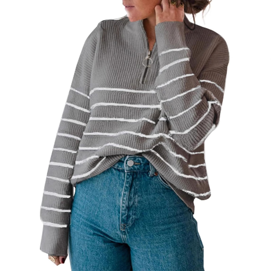 Dame afslappet sweater med kort lynlås og stribemønster Stilla