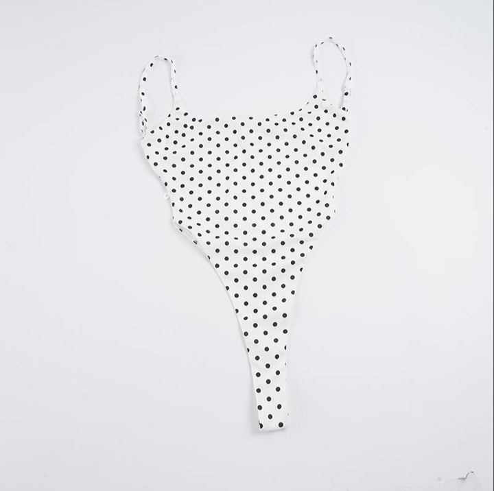 Dame badedragt med højt skåret design og legende polka-dot mønster Skovae