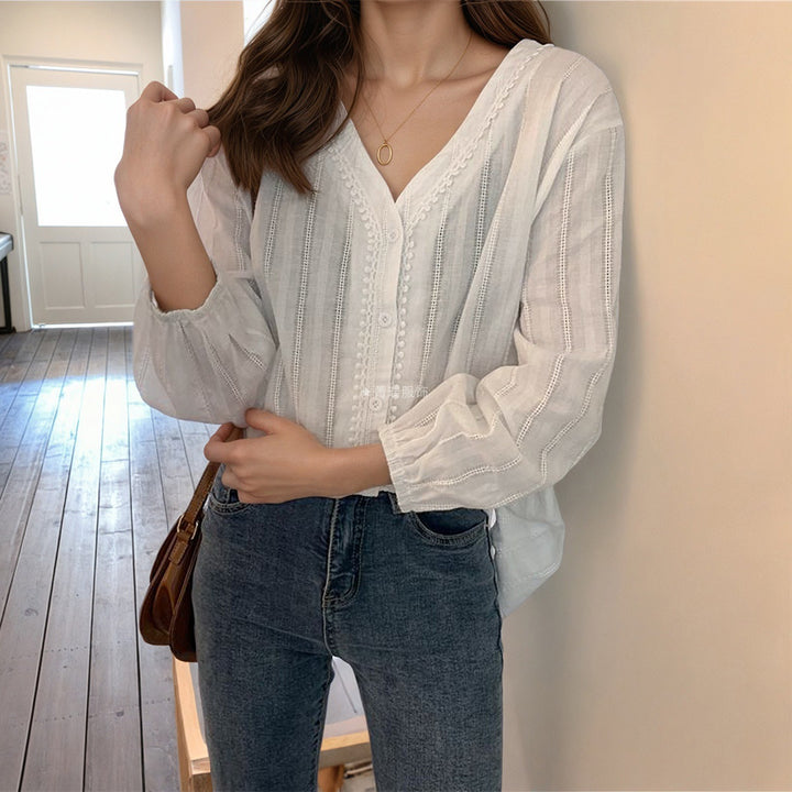 Kvindernes elegante og luftige bluse med knapdetaljer Stilla