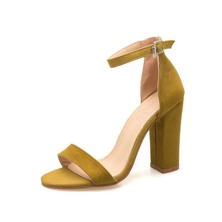 Dame sandaler med elegant blokhæl og justerbar rem Stilla