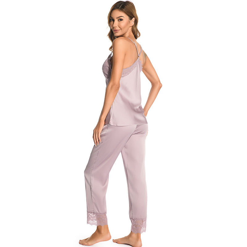 Dame pyjamasæt med fine spidsdetaljer og blødt satin Stilla