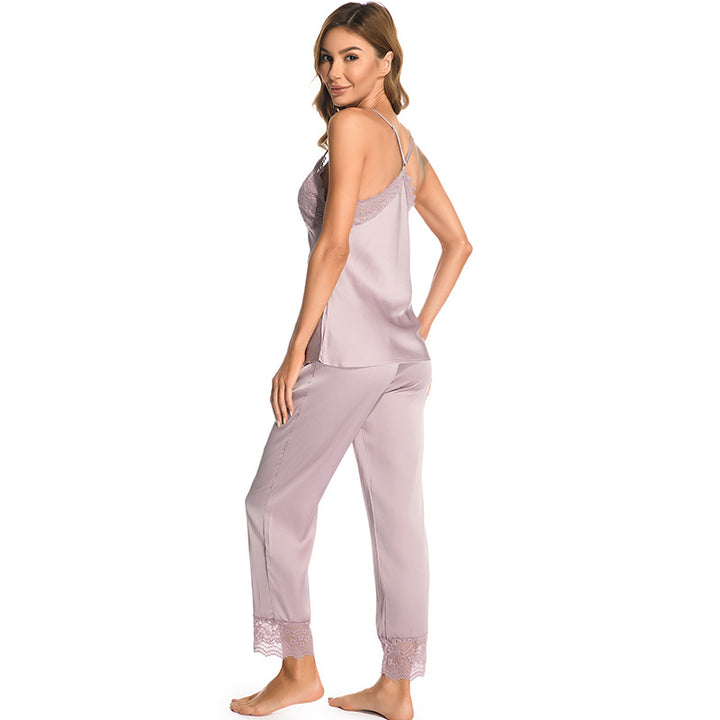 Dame pyjamasæt med fine spidsdetaljer og blødt satin Stilla