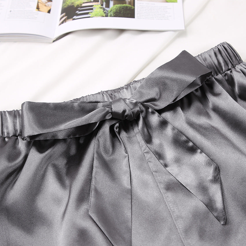 Dame Satin-Pyjama-sæt med elegant knaplukning og justerbar talje Stilla