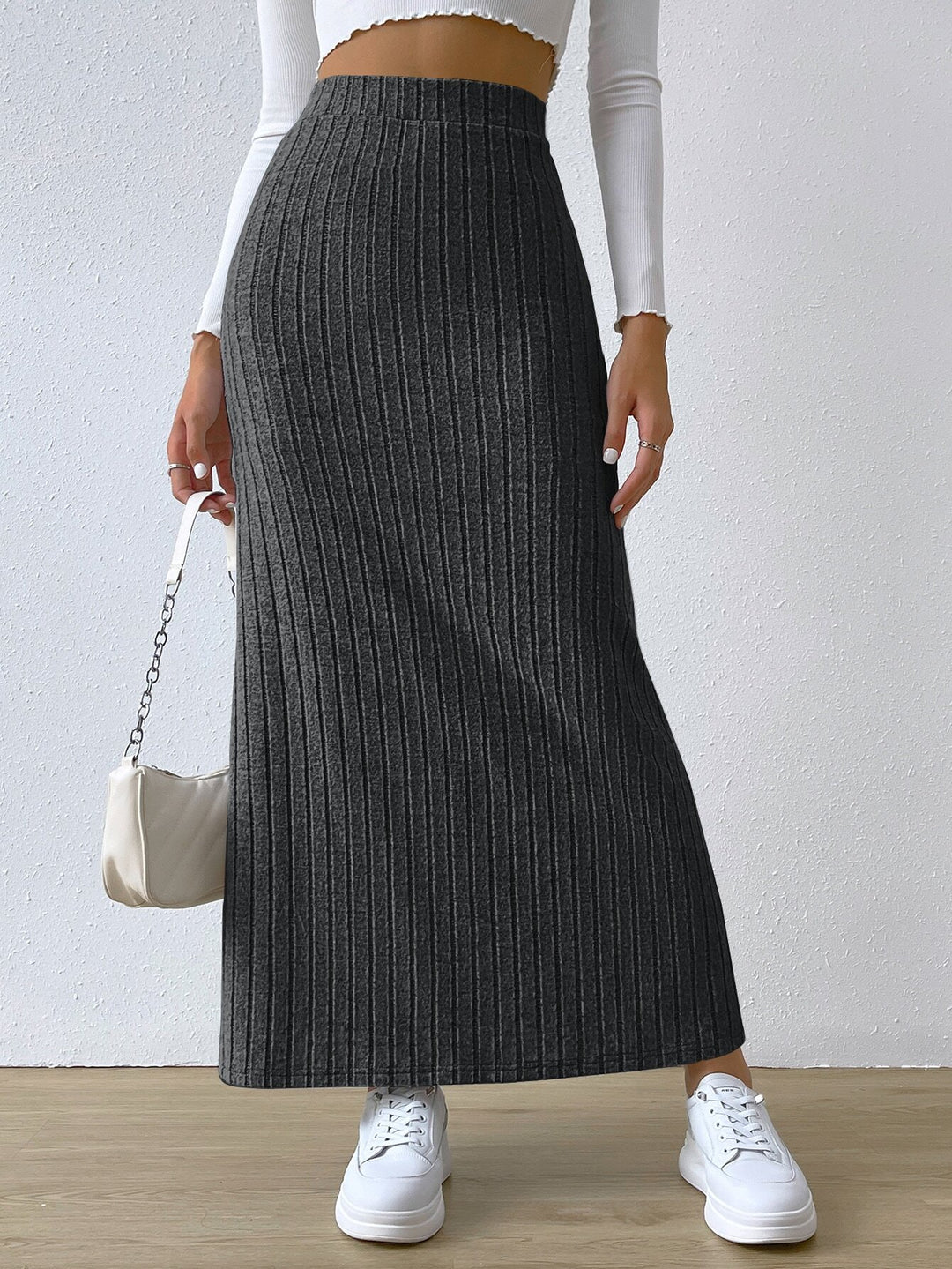 Damer max nederdel med elegant ribbet design og sideslids Stilla