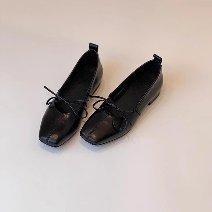Dame elegante ballerinaer med firkantet tåparti og dekorativ sløjfe Stilla