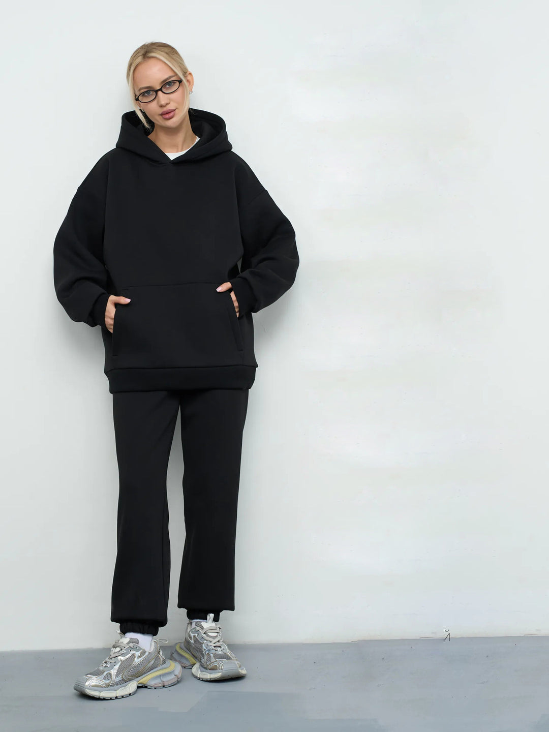 Dame oversized Hoodie og afslappede Sweatpants Stilla