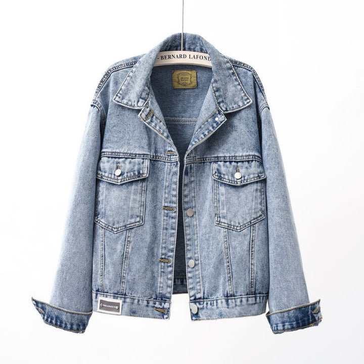 Dame trendy jeansjakke med let brugt look og praktiske skulderklapper Stilla