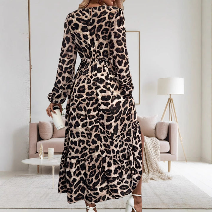 Dame maxikjole med asymmetrisk kant og leopardmønster Stilla