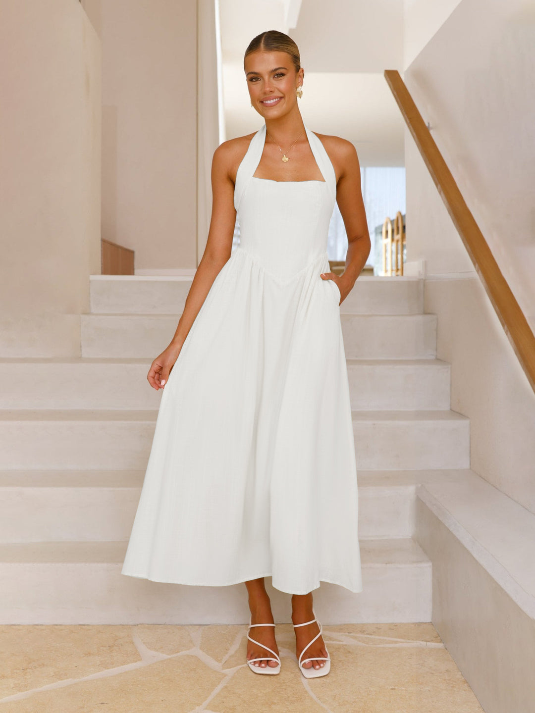 Dame Maxi-kjole med off-shoulder design og flydende stof Stilla