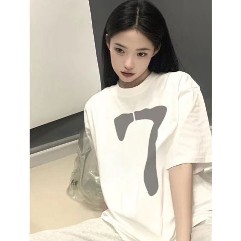 Dame Grafik T-shirt med kunstnerisk minimaldesign og afslappet pasform Stilla